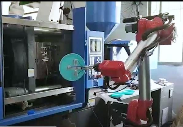 Plastic Injection Molding Robot